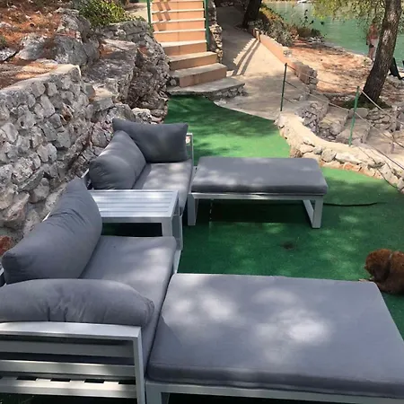 Dumboka סאלי